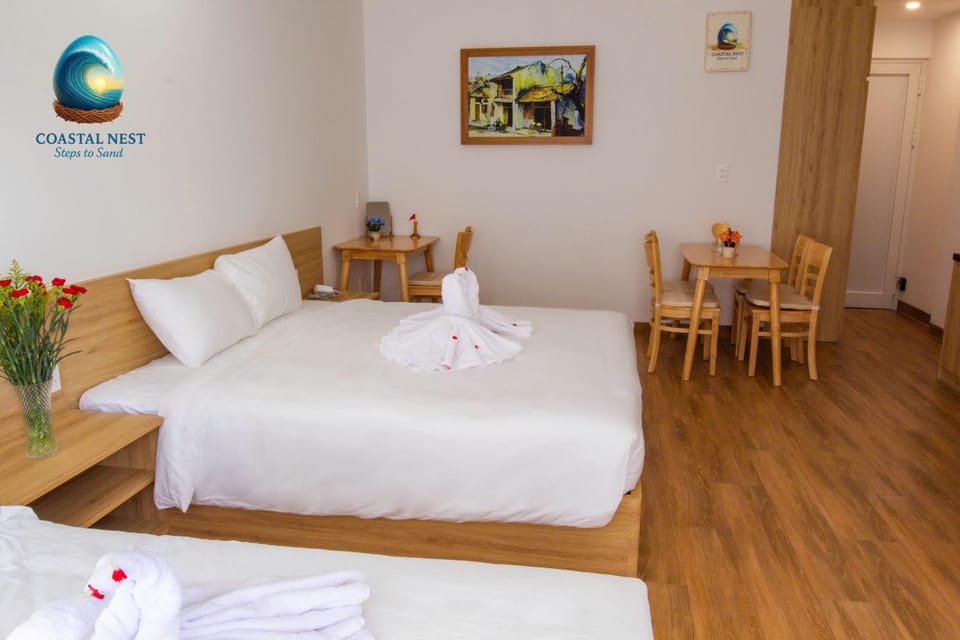 Bed, Seating area, Dining area