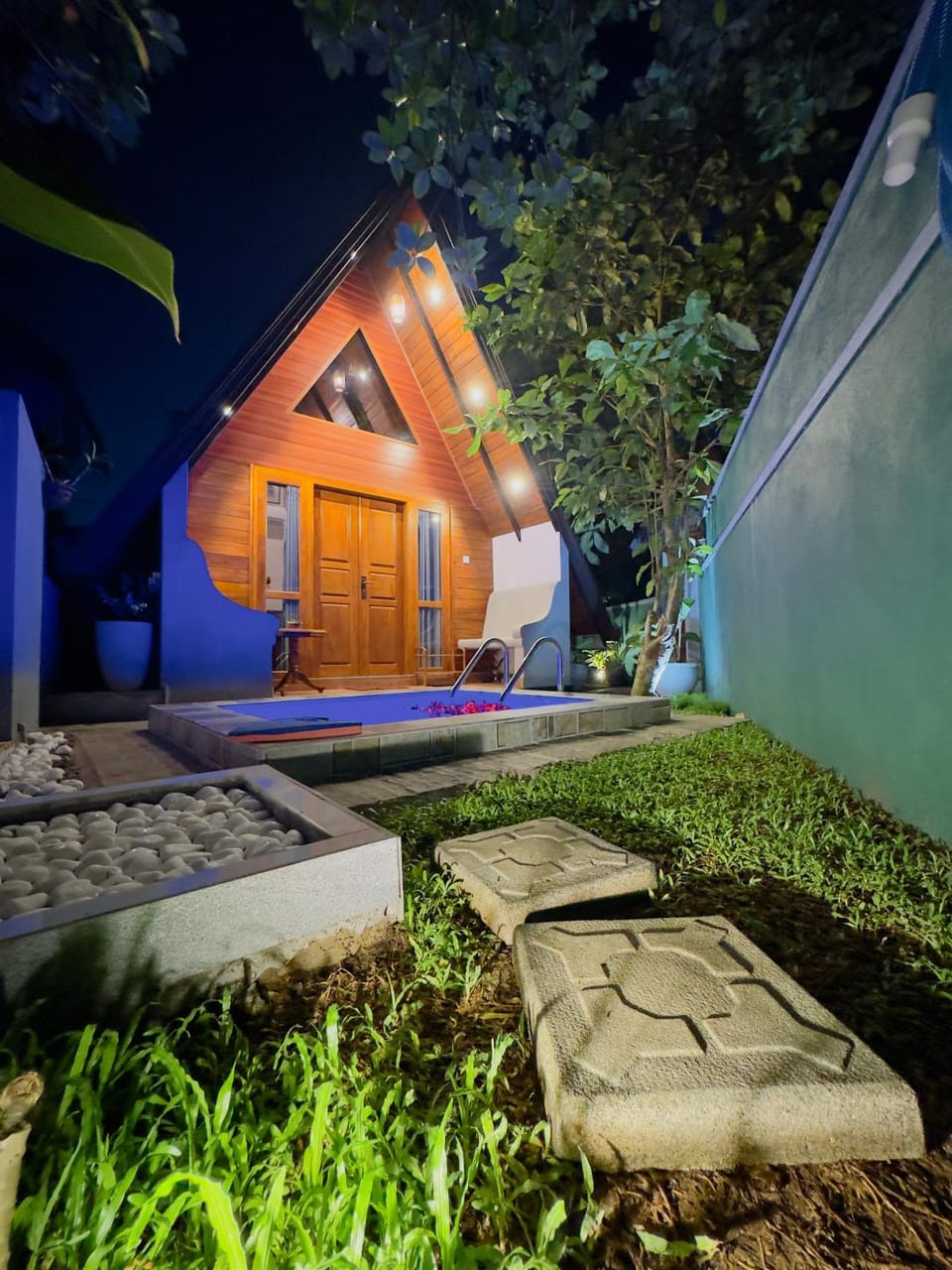 Night, Garden view