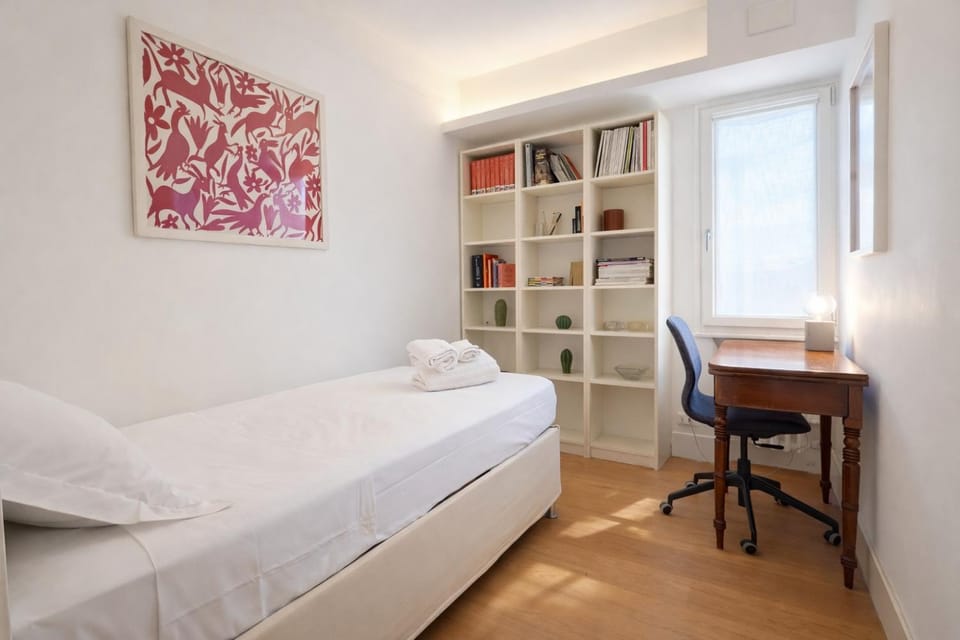 Bed, Library, Photo of the whole room, Bedroom, hair dresser