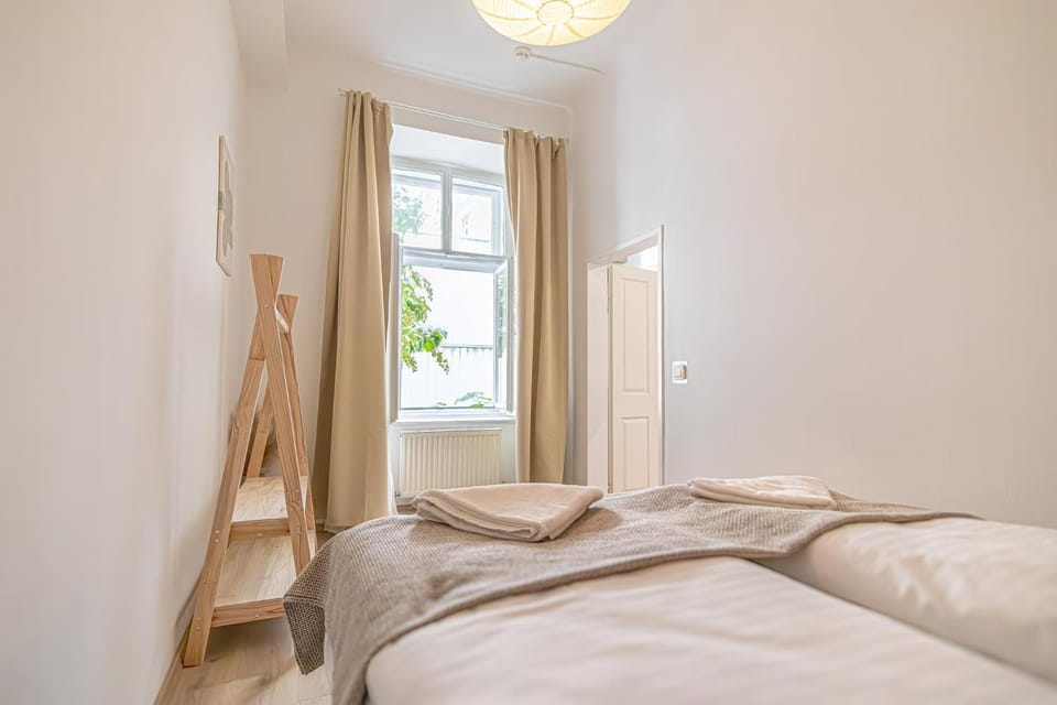 Property building, Bed, Bedroom