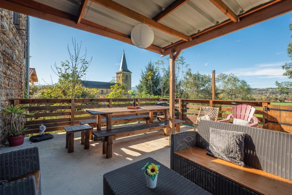 Property building, Balcony/Terrace, Living room