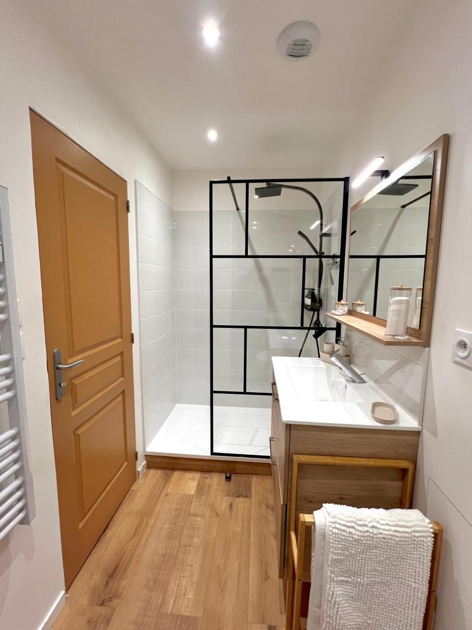 Shower, Bathroom, towels