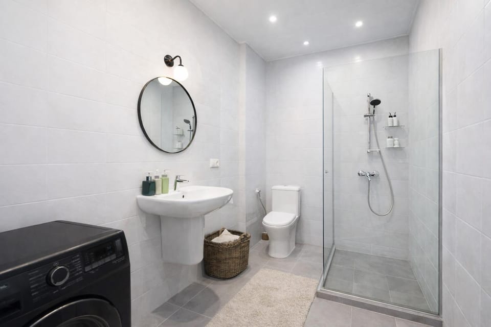 Shower, Toilet, Bathroom, towels