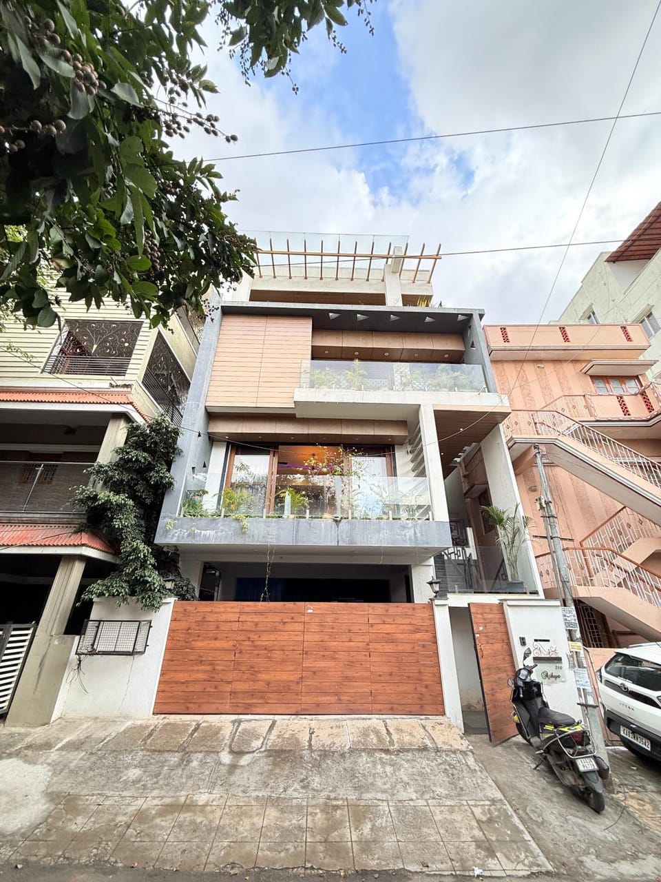 Modern Mirage 4BHK Stunning Luxury Spacez Villa Villa in Bengaluru