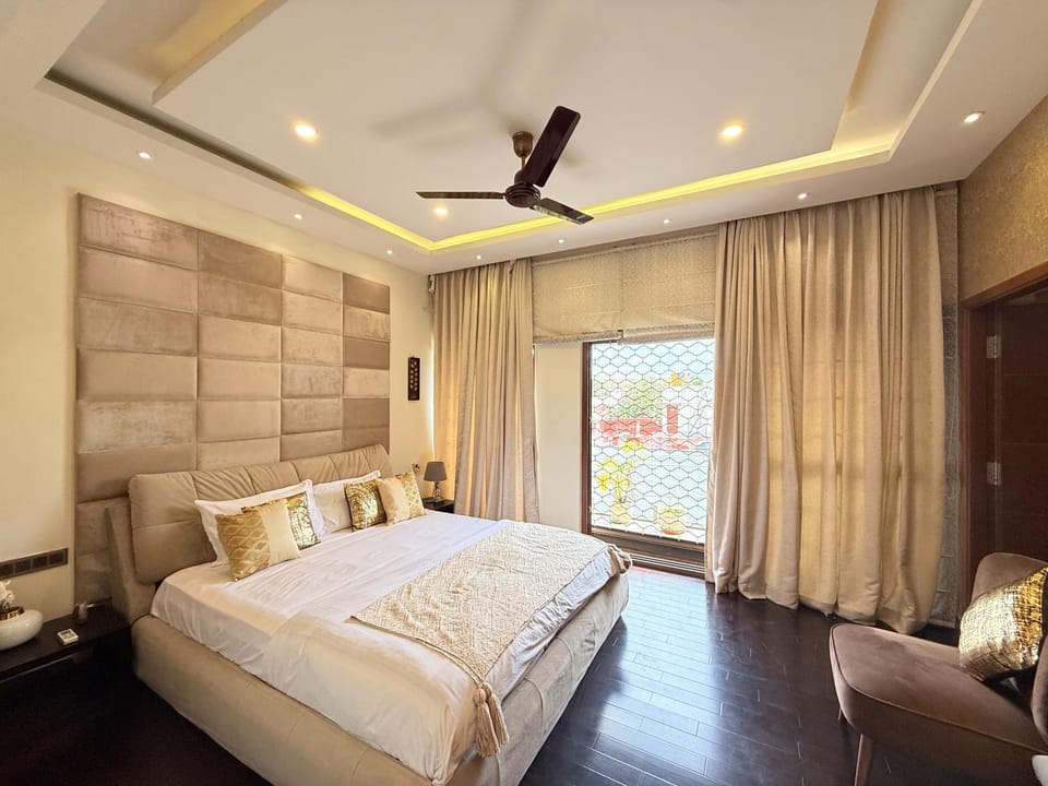 Modern Mirage 4BHK Stunning Luxury Spacez Villa Villa in Bengaluru