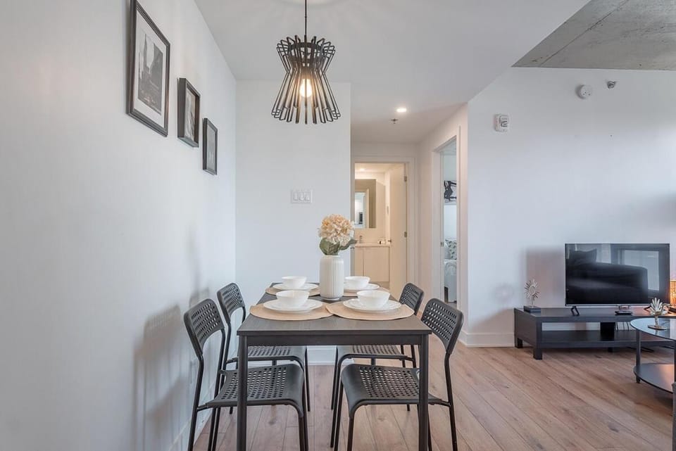 TV and multimedia, Living room, Seating area, Dining area