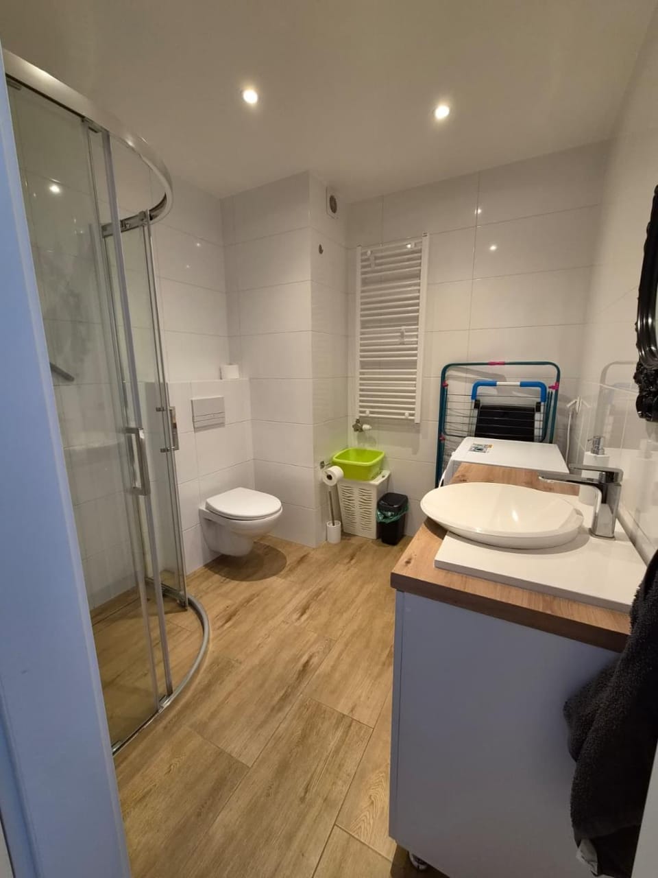Shower, Toilet