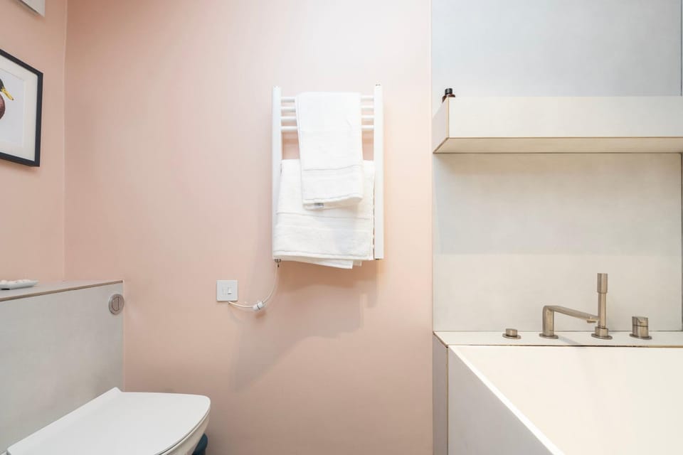 Bathroom, towels