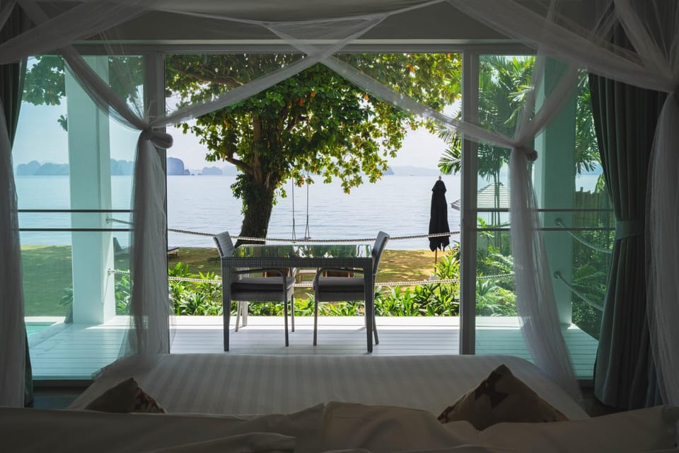 Patio, Bed, Balcony/Terrace, Bedroom, Sea view