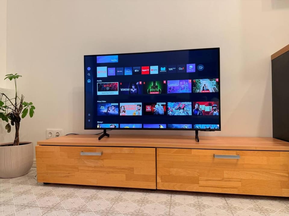 Communal lounge/ TV room, TV and multimedia