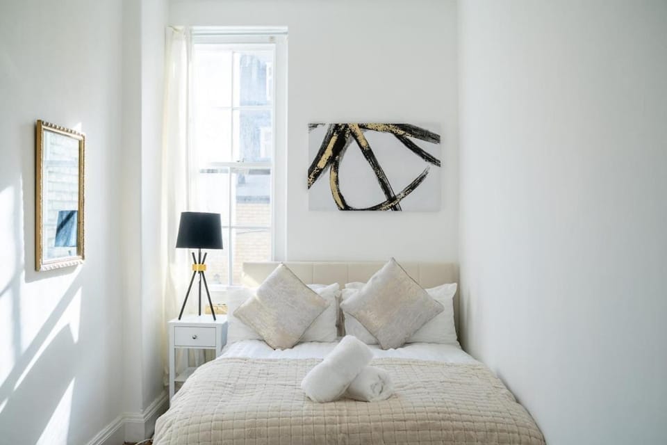 Classic 4 Bed Flat Opposite Hyde Park Apartment in City of Westminster