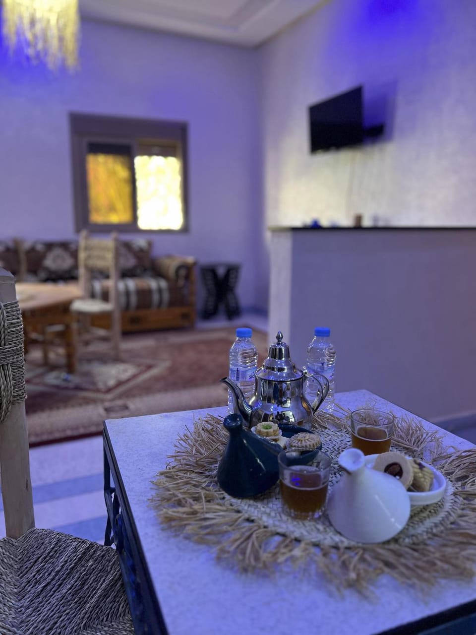 TV and multimedia, Living room, Seating area, Dining area, Drinks