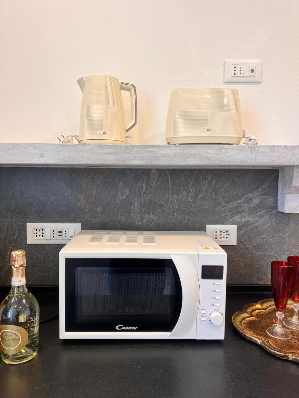 Coffee/tea facilities, Kitchen or kitchenette, toaster