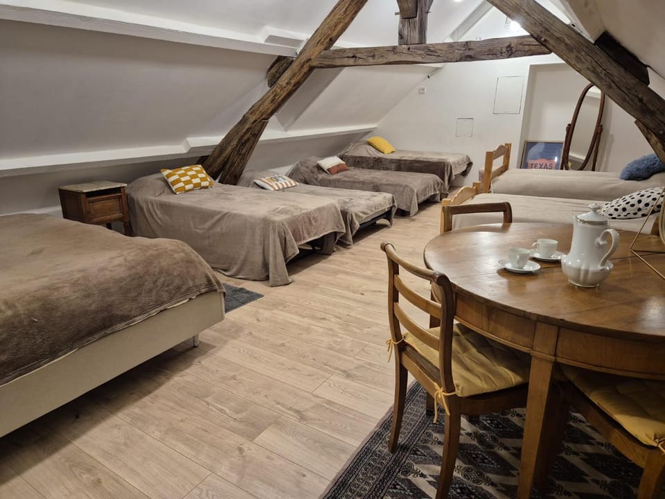 Bed, Photo of the whole room, Dining area, Bedroom