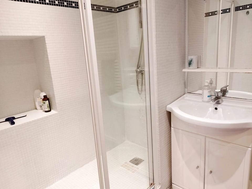 Shower, Bathroom