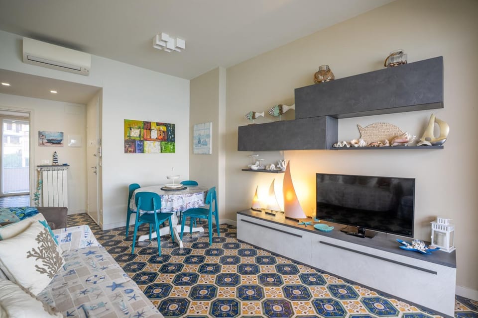 TV and multimedia, Kitchen or kitchenette, Living room, Seating area, Dining area, minibar, pet friendly