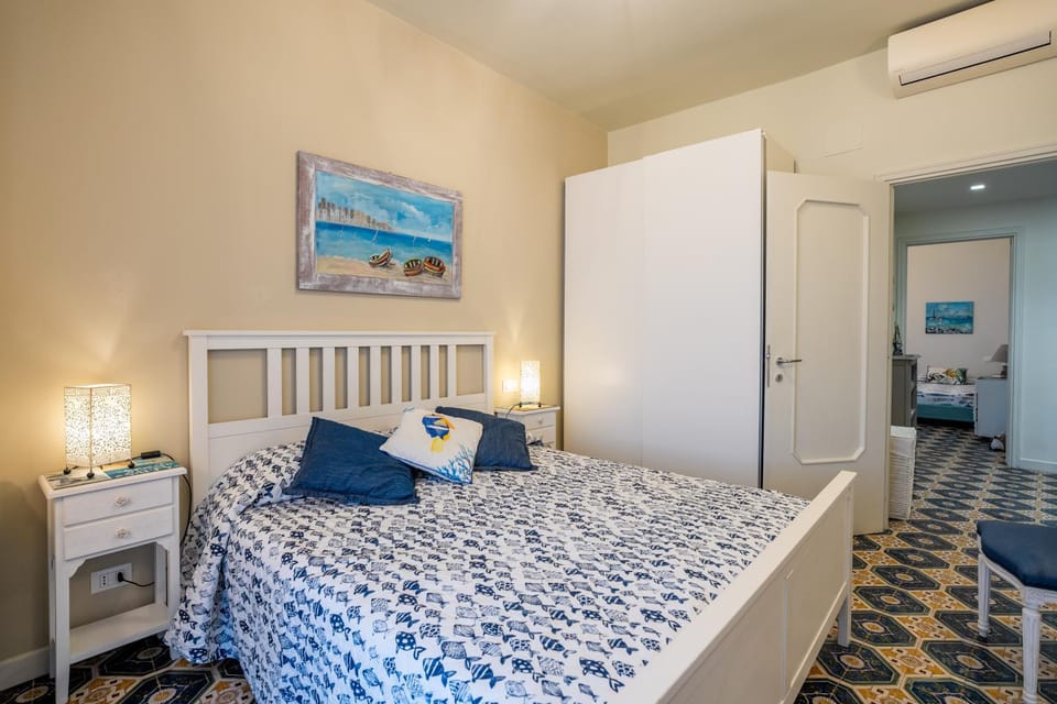 Bed, Photo of the whole room, Bedroom, wardrobe, air conditioner