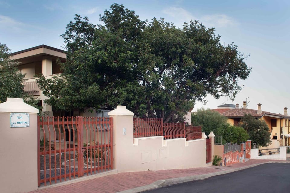 Property building, Neighbourhood