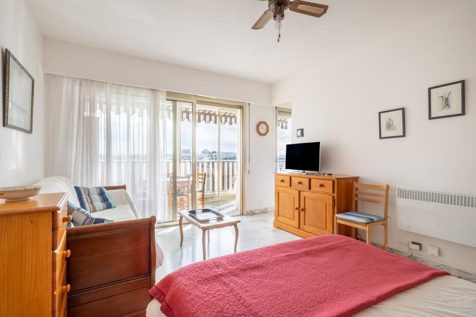 Living room, Bedroom