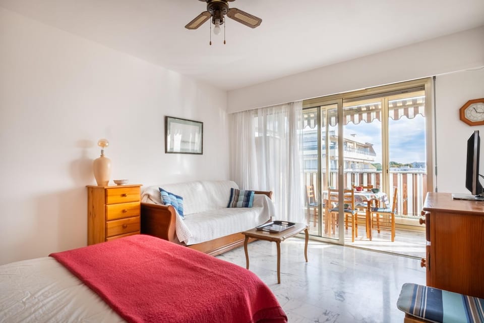 Living room, Bedroom