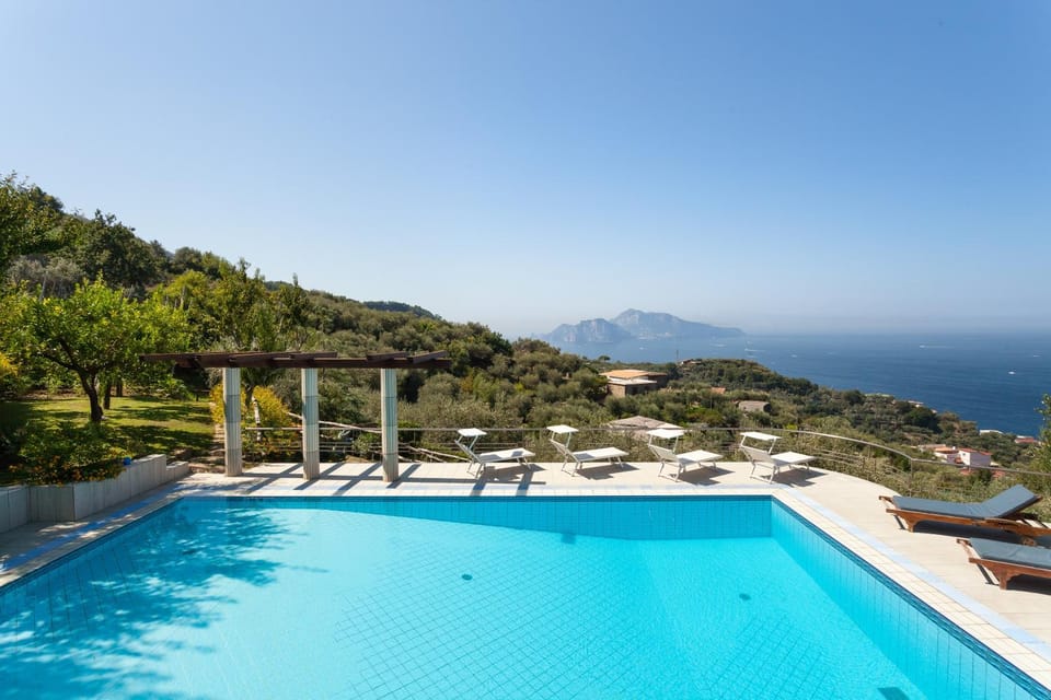 Landmark view, Pool view, Sea view