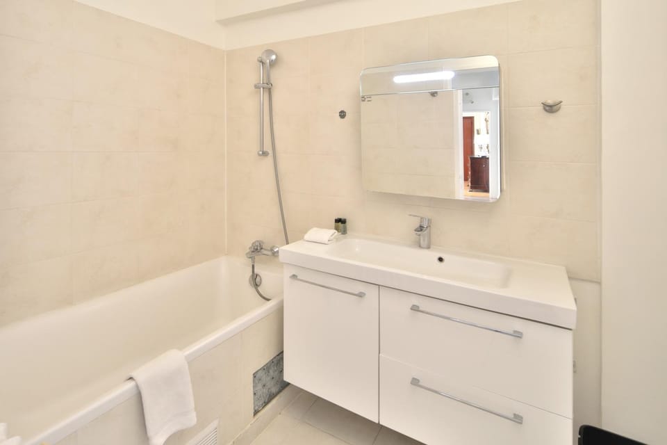 Bathroom, Bath