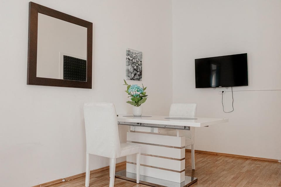 TV and multimedia, Dining area