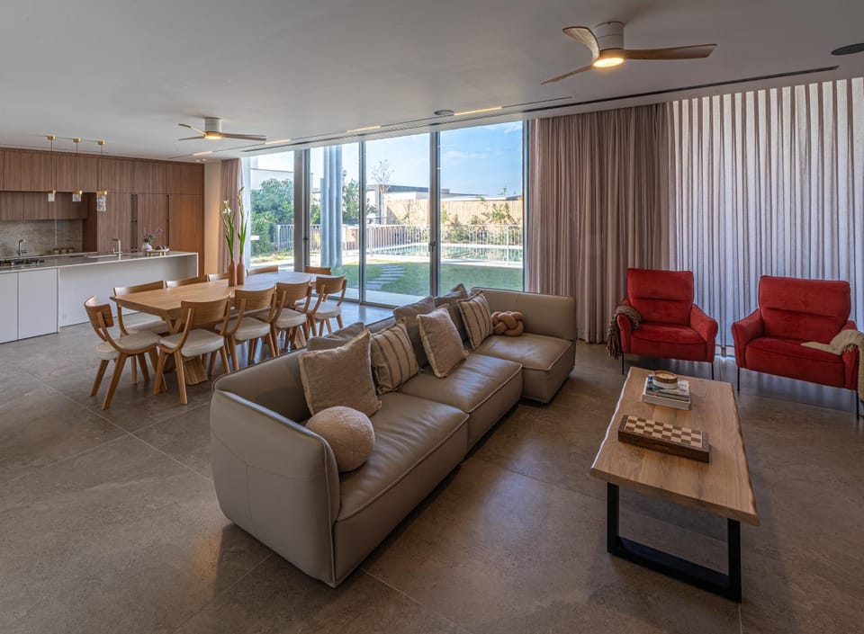 Tzafona Villa, Private Pool Jacuzzi & Golan View House in North District