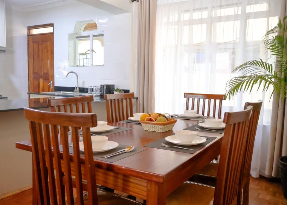 Seating area, Dining area