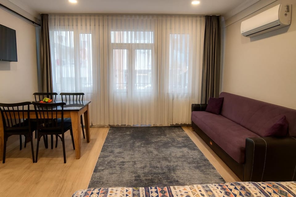 TV and multimedia, Seating area, Dining area, Time of day, heating, air conditioner