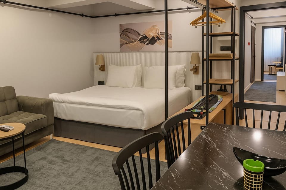 Bed, Living room, Photo of the whole room, Seating area, Dining area, Bedroom, flat iron, wardrobe