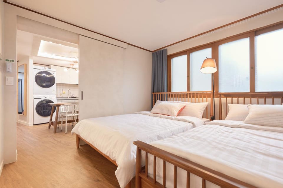 Bed, Bedroom, air conditioner
