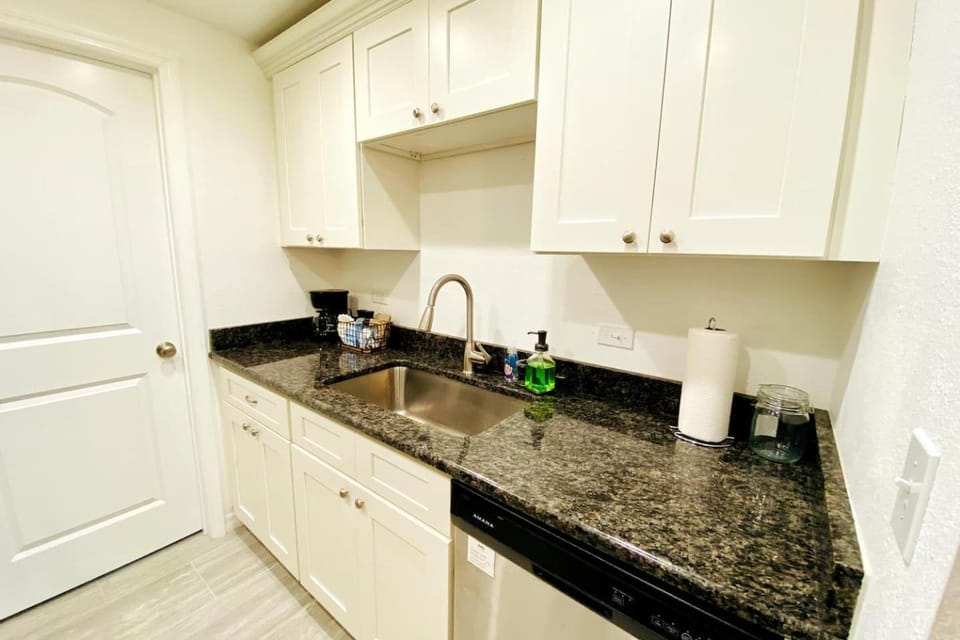 Lilac Loft- Lake, Pool, Pickle Ball, Disney, FUN! House in Clermont