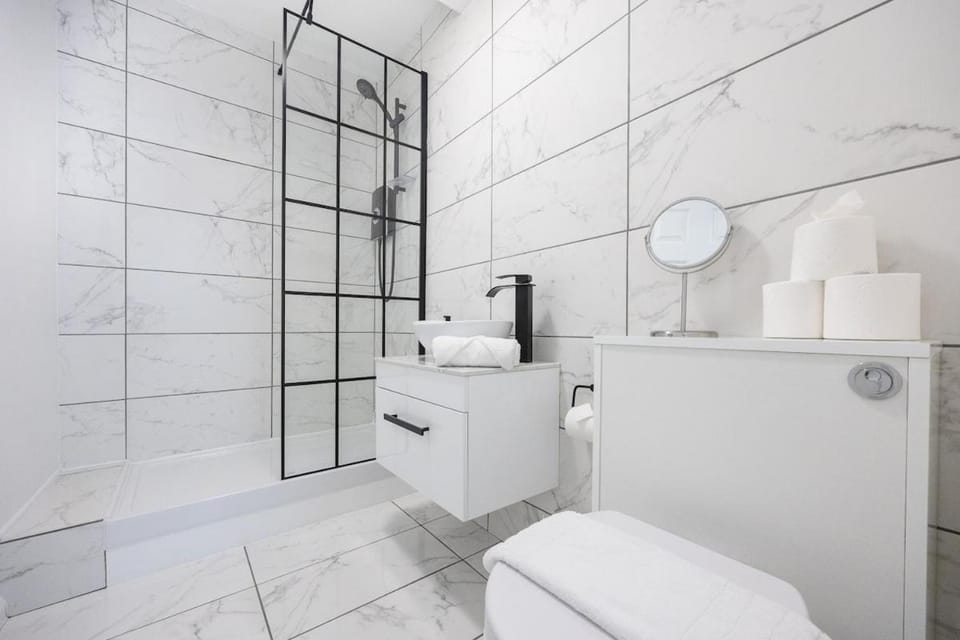 Shower, Toilet, Bathroom