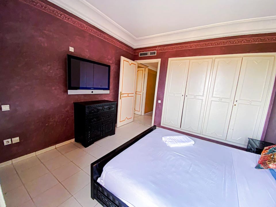 Bed, Photo of the whole room, wardrobe
