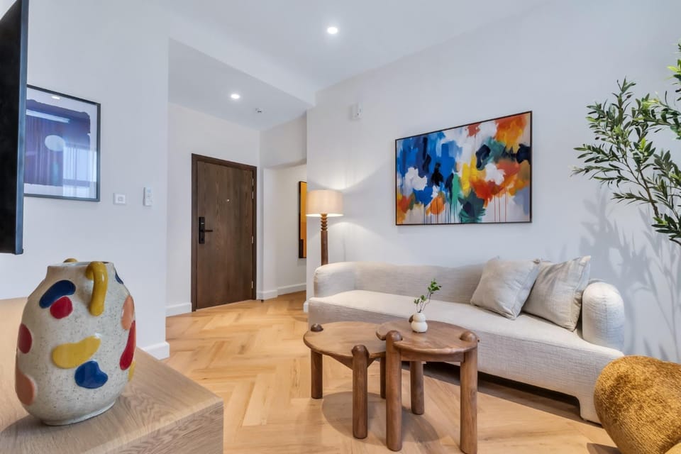 TV and multimedia, Living room, Decorative detail, Seating area