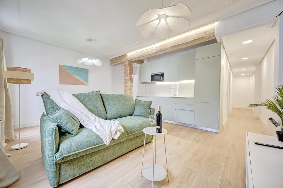 Kitchen or kitchenette, Living room, Photo of the whole room, Decorative detail, Decorative detail, Seating area