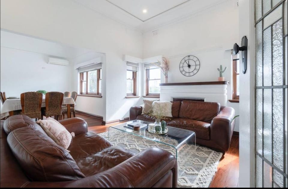 Swan river view House in Perth