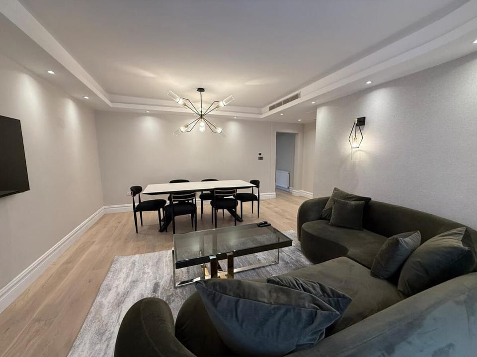 Luxurious 3-Bedroom Apartment Near Hyde Park Apartment in City of Westminster
