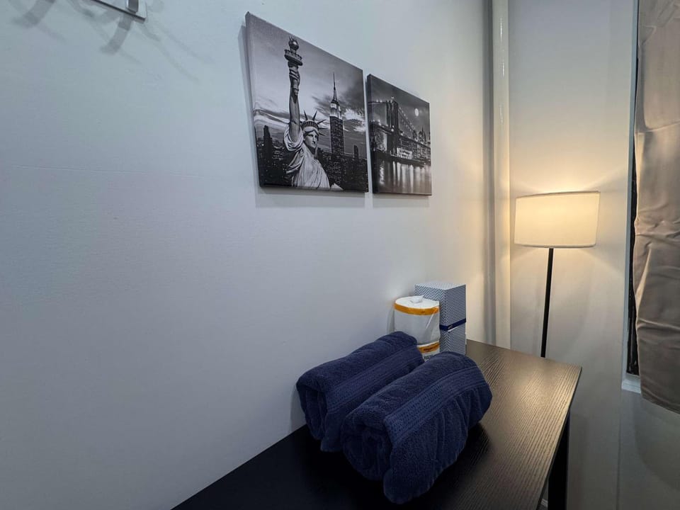 Room with Kitchen in Chelsea - Shared Bathroom - 3rd Floor Walk-UP Apartment in Midtown