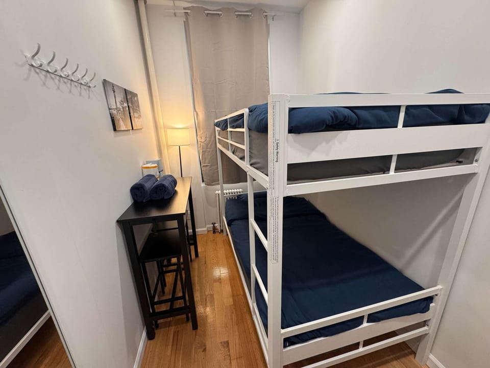 Room with Kitchen in Chelsea - Shared Bathroom - 3rd Floor Walk-UP Apartment in Midtown