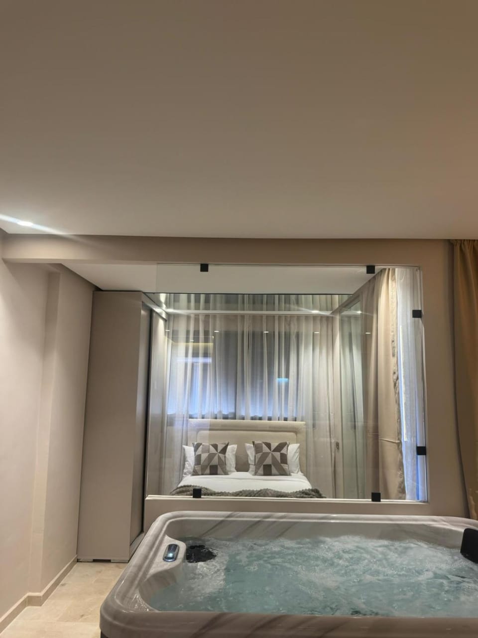 Bed, Hot Tub, Photo of the whole room, Bedroom
