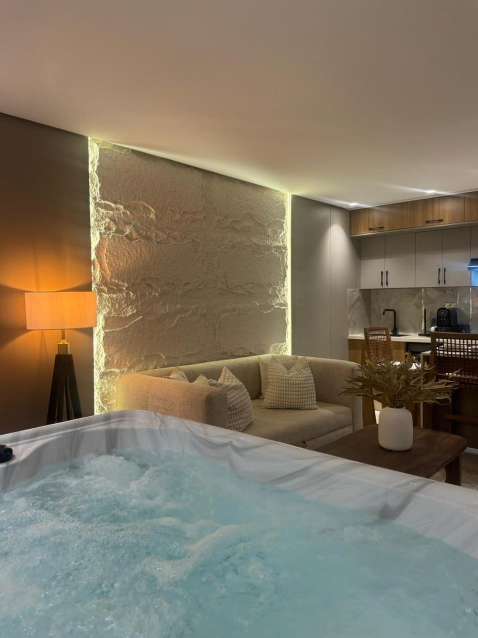 Hot Tub, Living room, Seating area