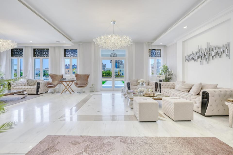 World Class Luxurious 6 BDR Villa In Palm Jumeirah Villa in Dubai