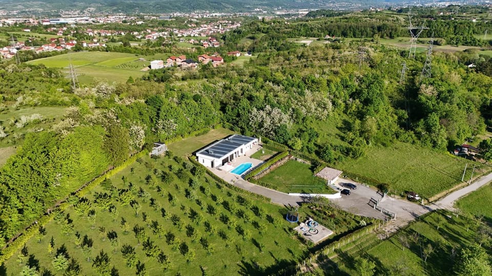 Property building, Spring, Day, Neighbourhood, Natural landscape, Pool view, Swimming pool