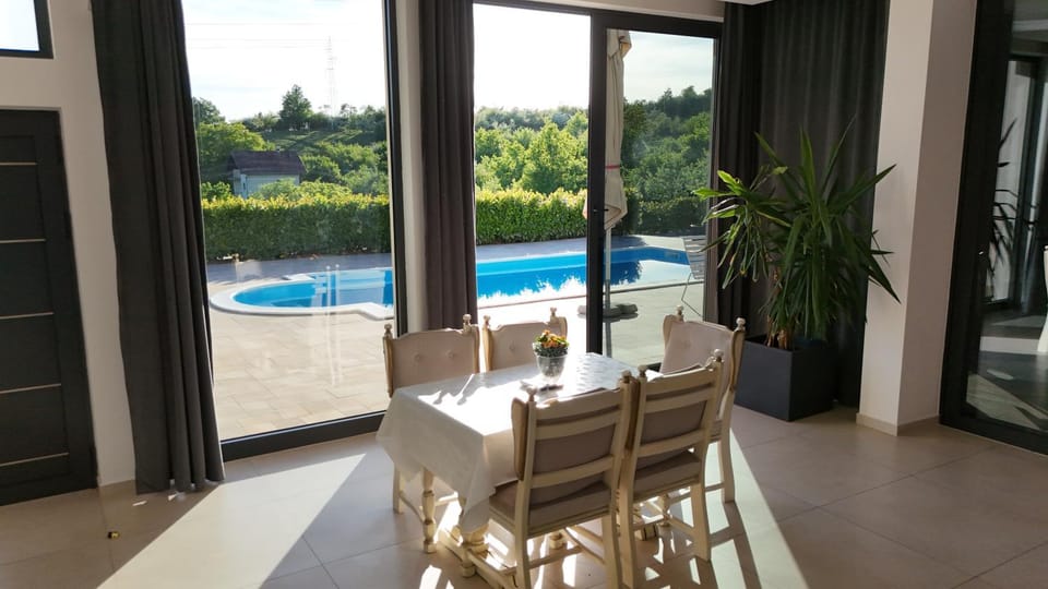 Patio, Garden, View (from property/room), Living room, Garden view, Pool view, Swimming pool