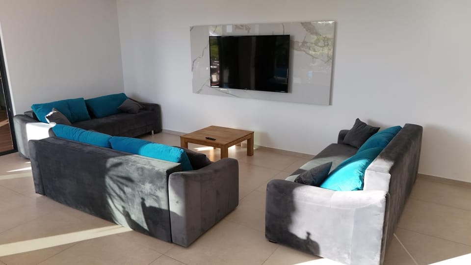 Communal lounge/ TV room, TV and multimedia, Living room, Seating area