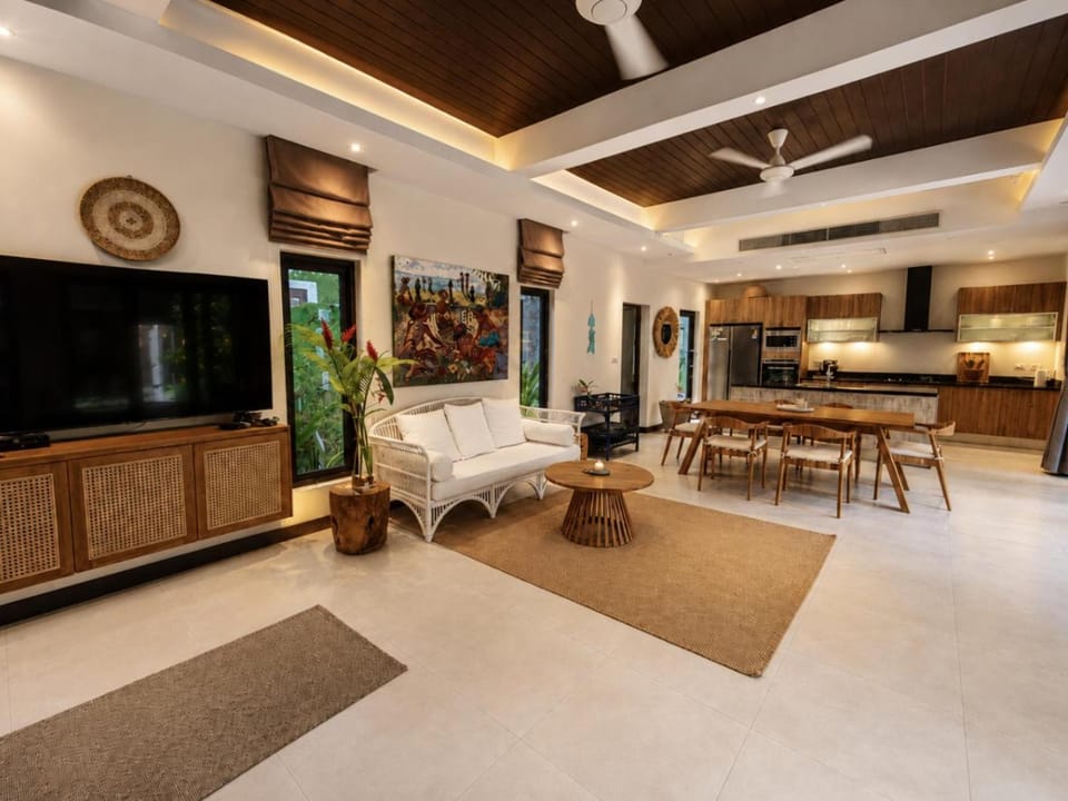 Living room, Dining area