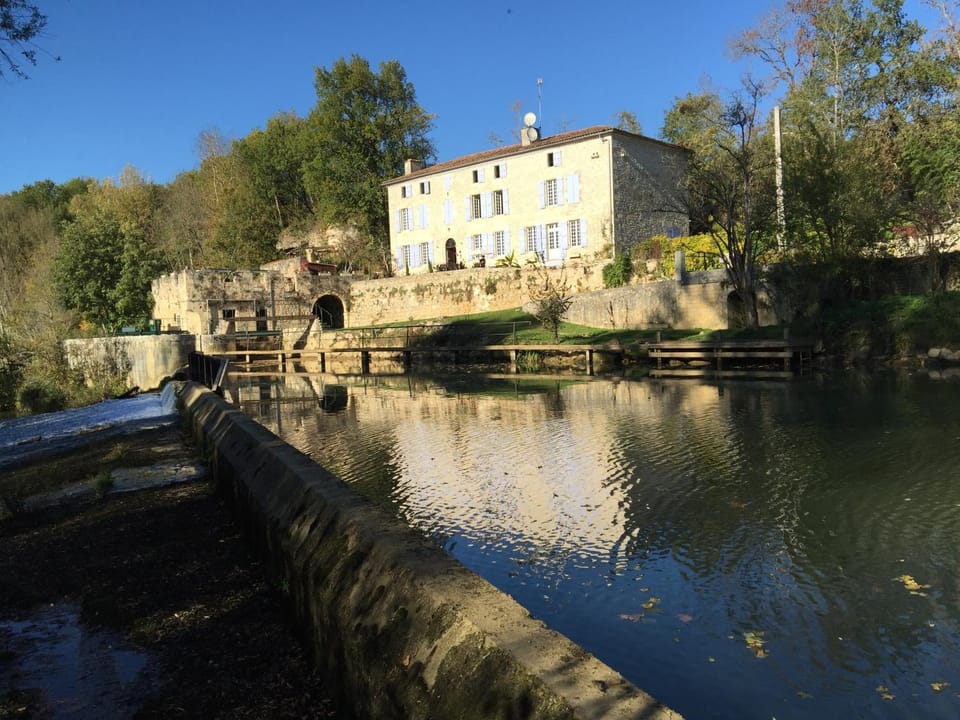 Facade/entrance, Decorative detail, Autumn, On site, River view