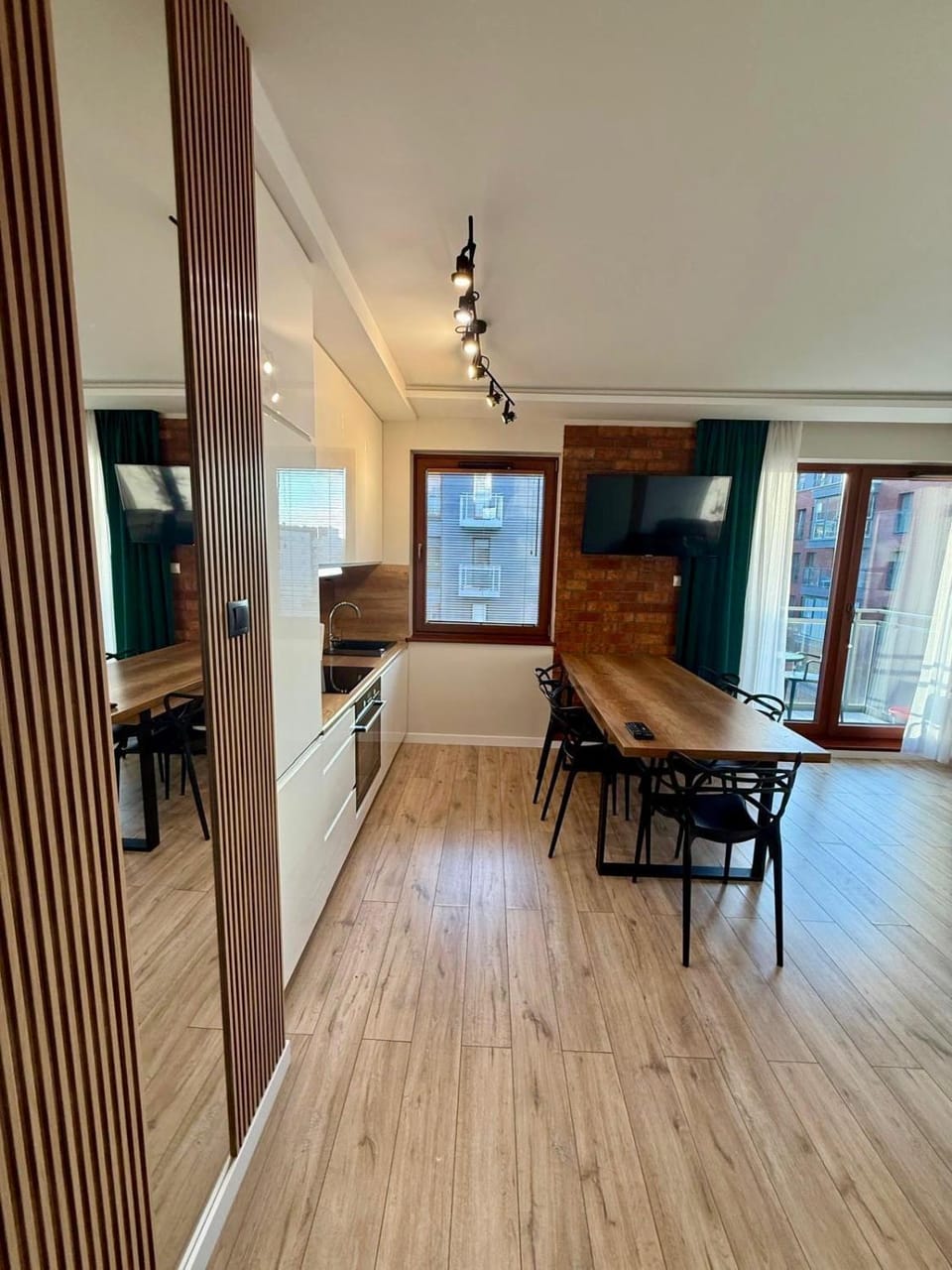Perfect Apartment Oldtown Riverview Balcony Apartment in Gdansk
